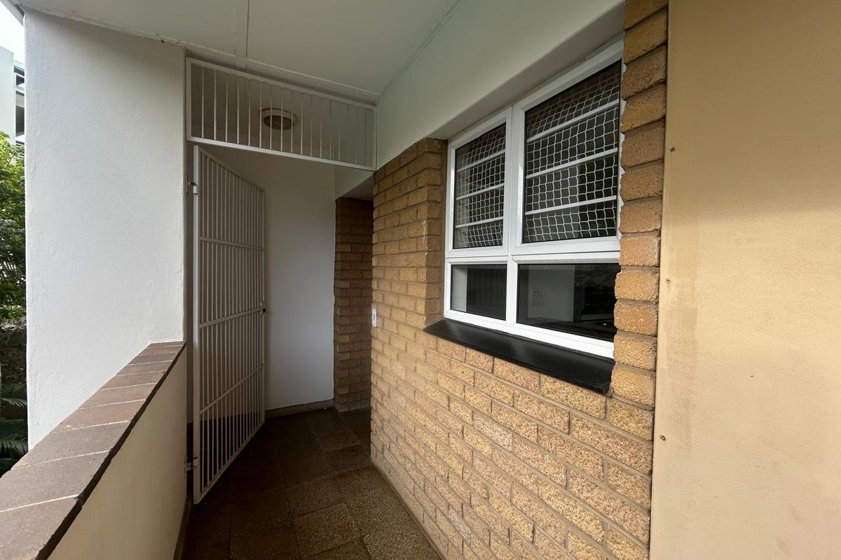 3 Bedroom Apartment - Photo 2