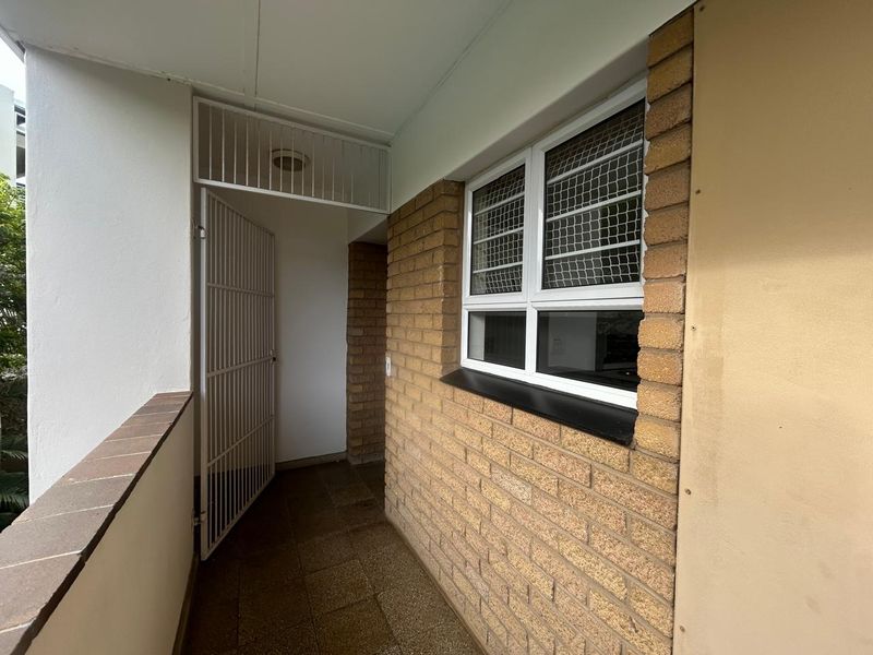 3 Bedroom Apartment - Photo 2