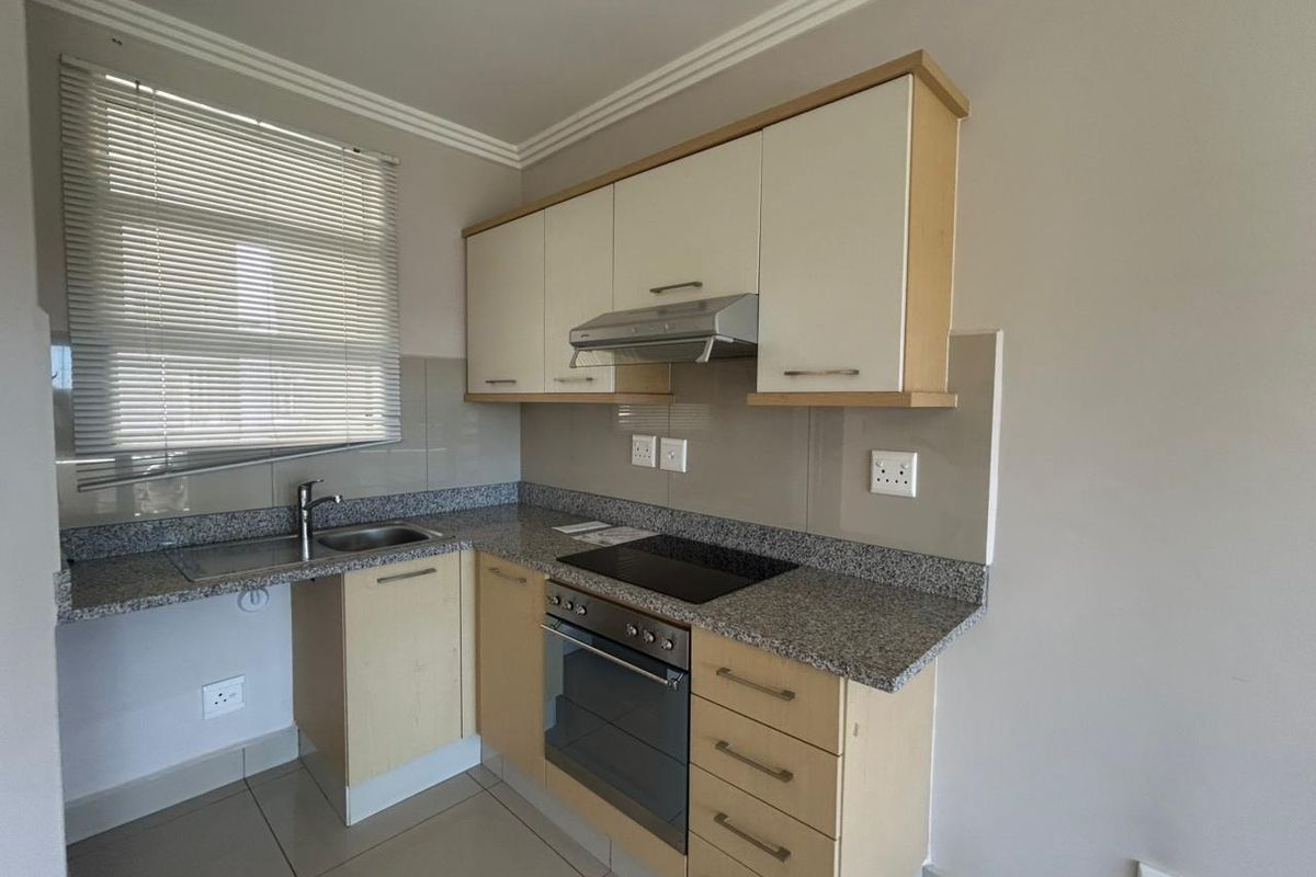 Modern 2 Bedroom, 2 Bathroom Apartment for Sale in Umhlanga Ridge - Photo 2