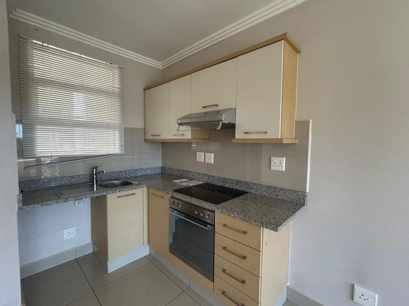 Modern 2 Bedroom, 2 Bathroom Apartment for Sale in Umhlanga Ridge - Photo 2