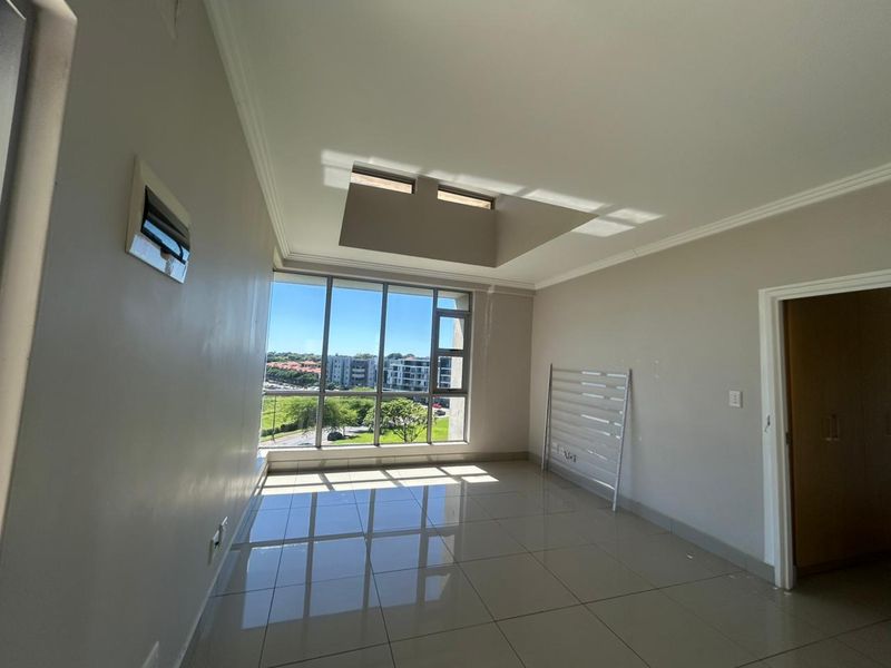 Modern 2 Bedroom, 2 Bathroom Apartment for Sale in Umhlanga Ridge - Photo 4