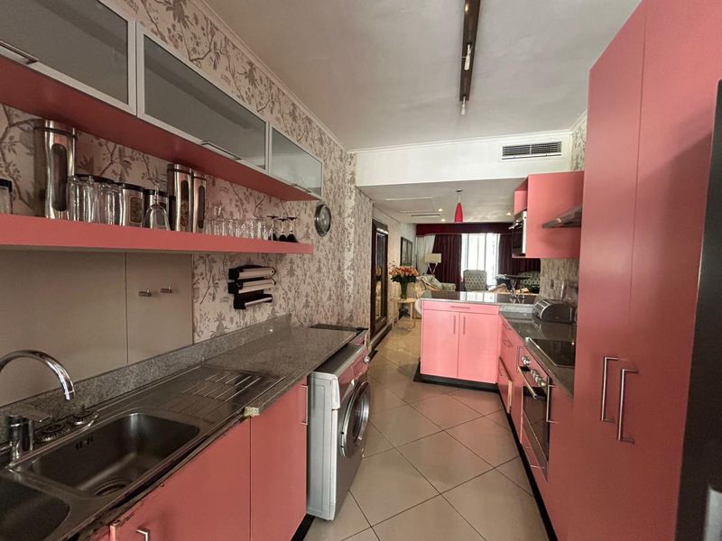 Stylish 2 Bedroom, 2 Bathroom Apartment with Dual Balconies in Umhlanga - Photo 4