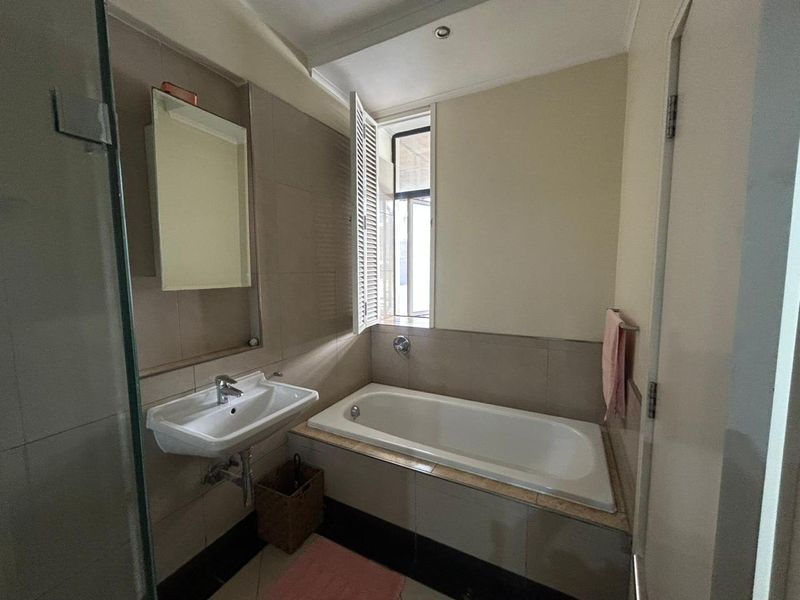 Stylish 2 Bedroom, 2 Bathroom Apartment with Dual Balconies in Umhlanga - Photo 10