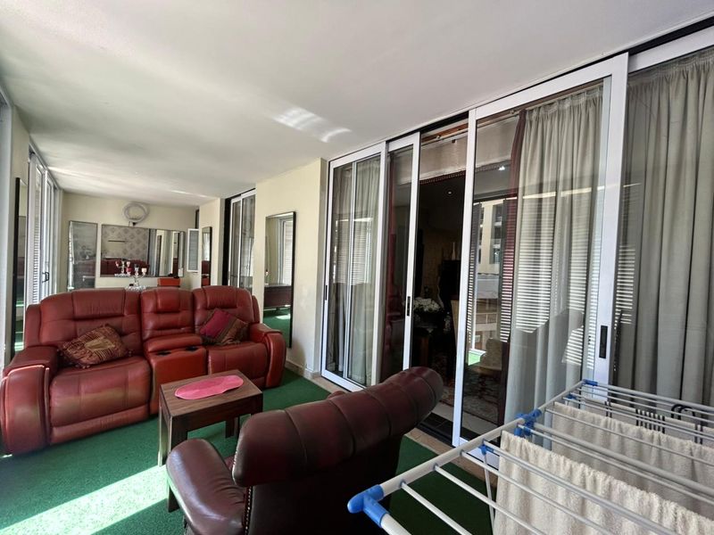 Stylish 2 Bedroom, 2 Bathroom Apartment with Dual Balconies in Umhlanga - Photo 7