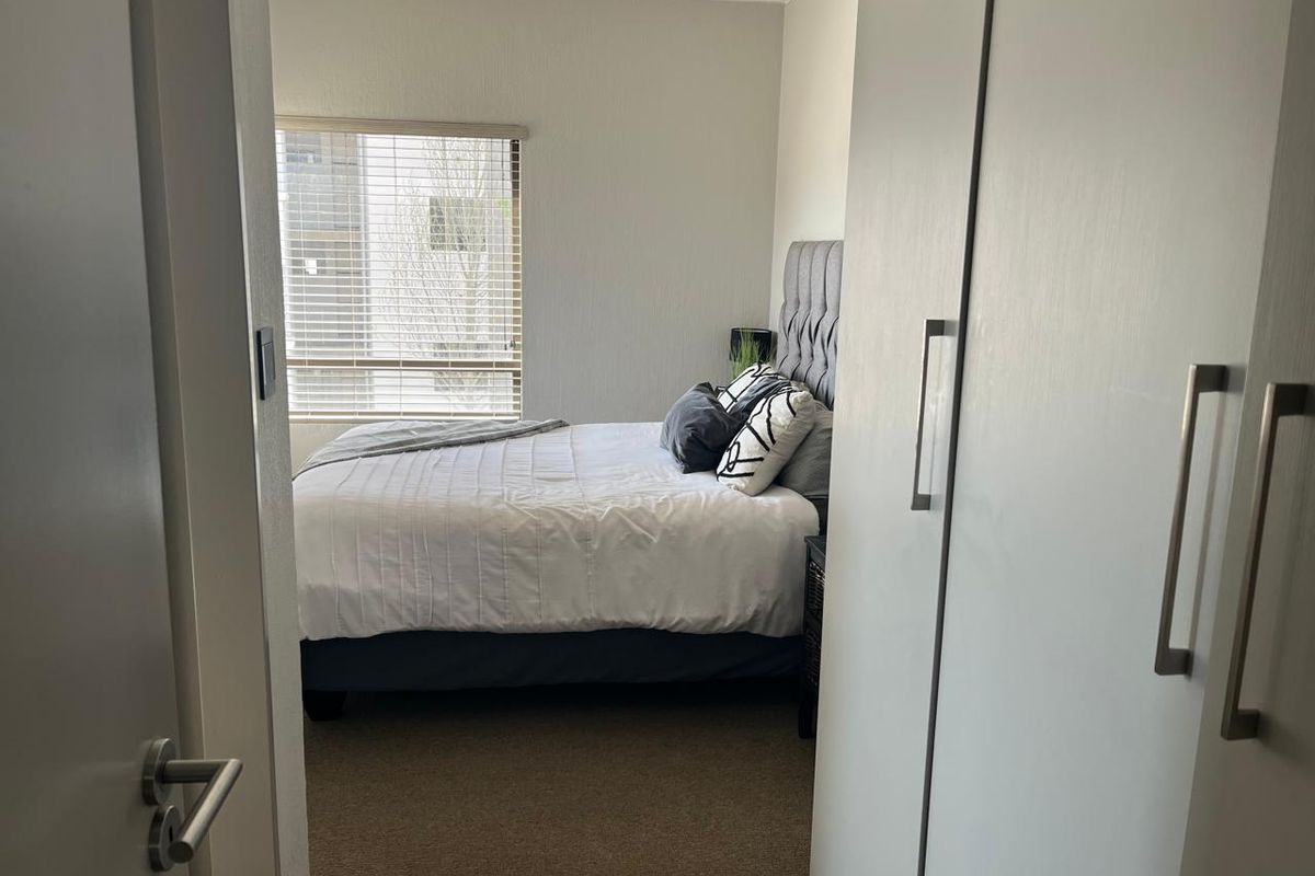 2 Bedrooms 2 Bathrooms - Photo 5