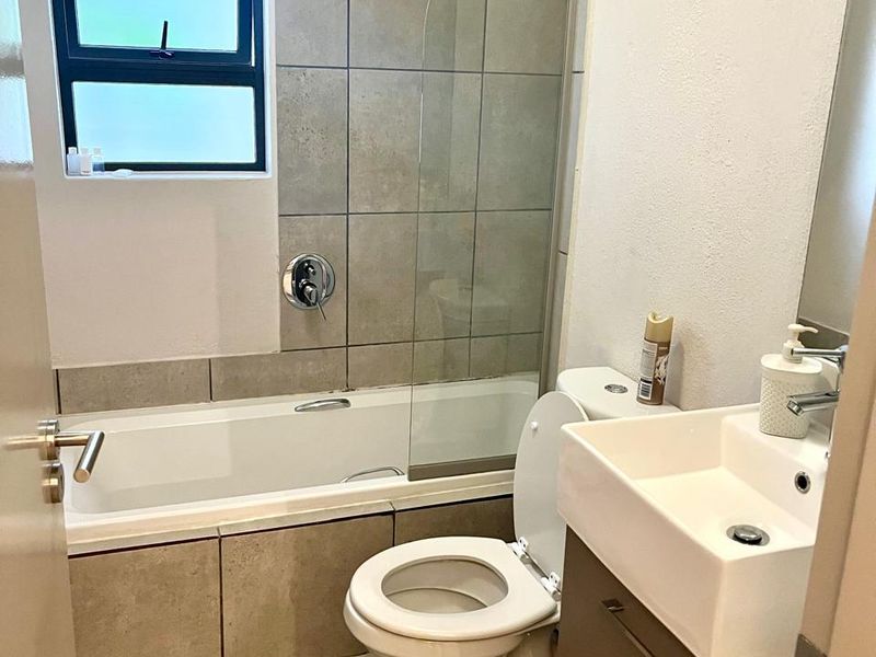 2 Bedrooms 2 Bathrooms - Photo 7