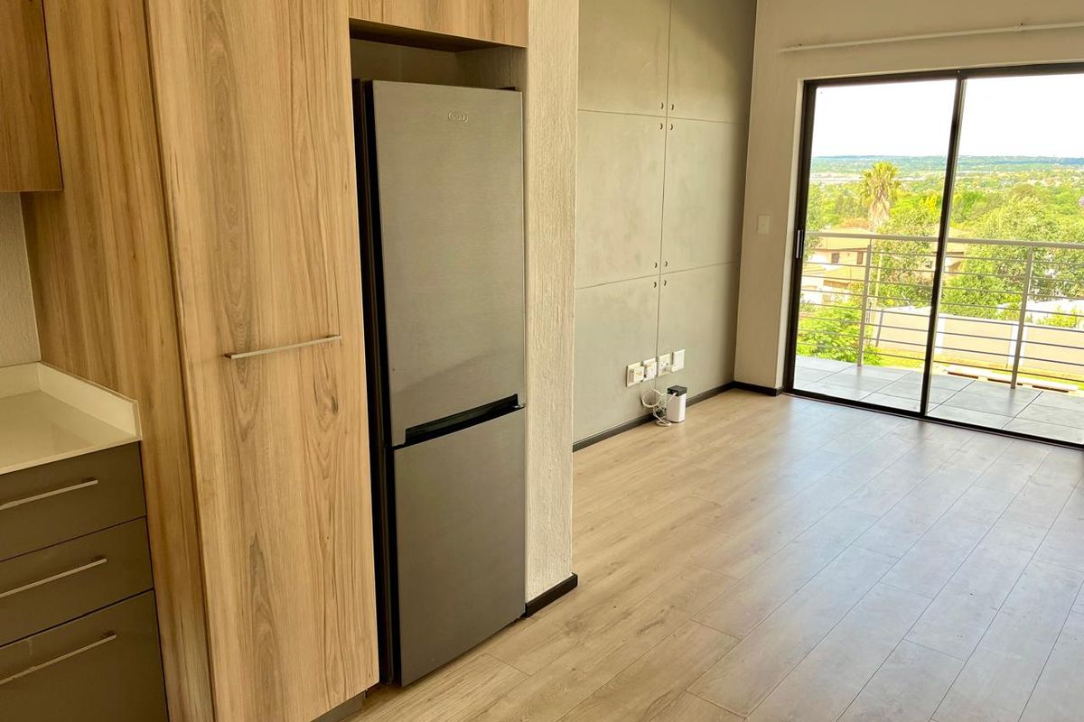 2 Bedrooms 2 Bathrooms - Photo 2