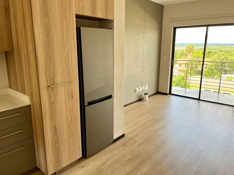 2 Bedrooms 2 Bathrooms - Photo 2