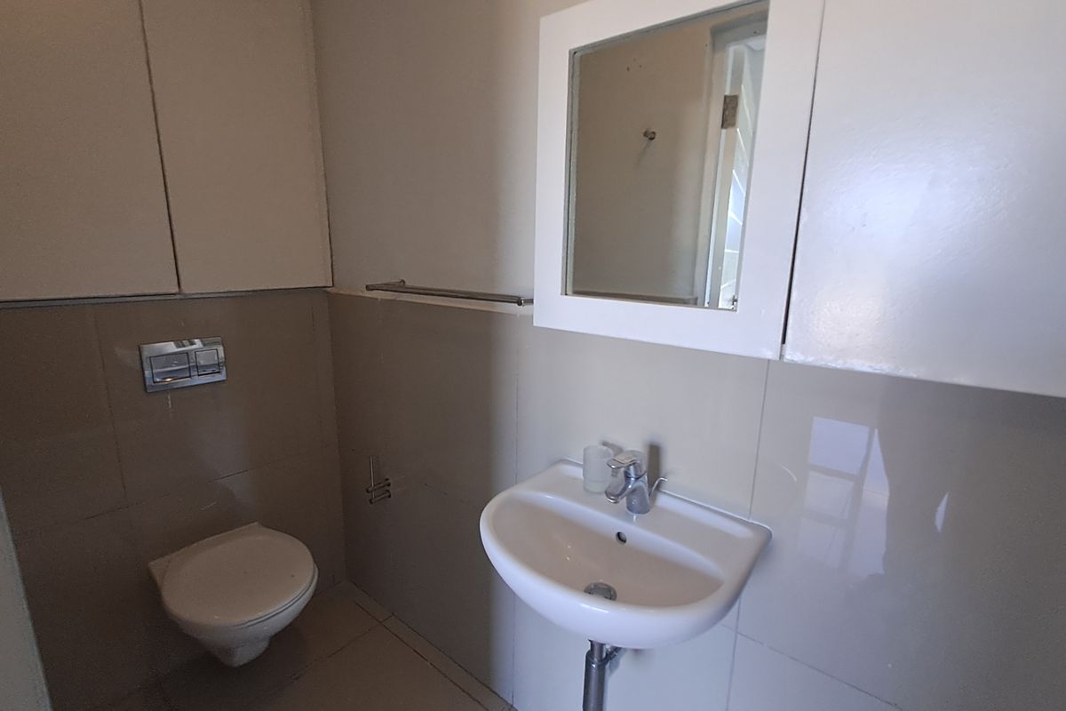 Modern 2 Bed | 2 Bath Apartment – Comfort Meets Convenience - Photo 5