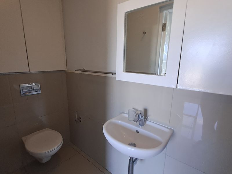 Modern 2 Bed | 2 Bath Apartment – Comfort Meets Convenience - Photo 5