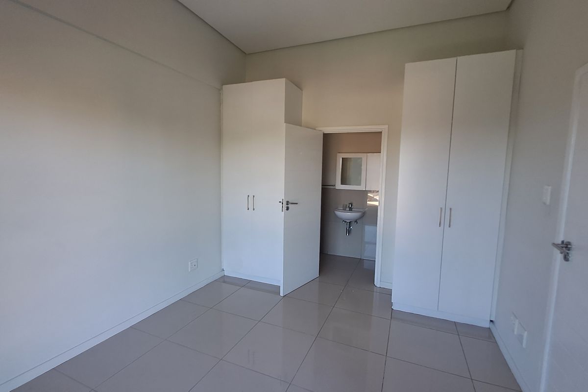 Modern 2 Bed | 2 Bath Apartment – Comfort Meets Convenience - Photo 4