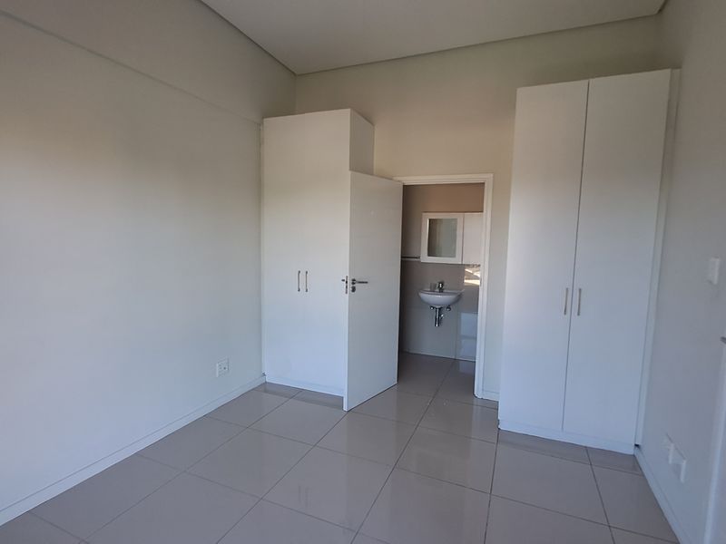 Modern 2 Bed | 2 Bath Apartment – Comfort Meets Convenience - Photo 4