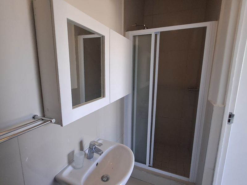 Modern 2 Bed | 2 Bath Apartment – Comfort Meets Convenience - Photo 6