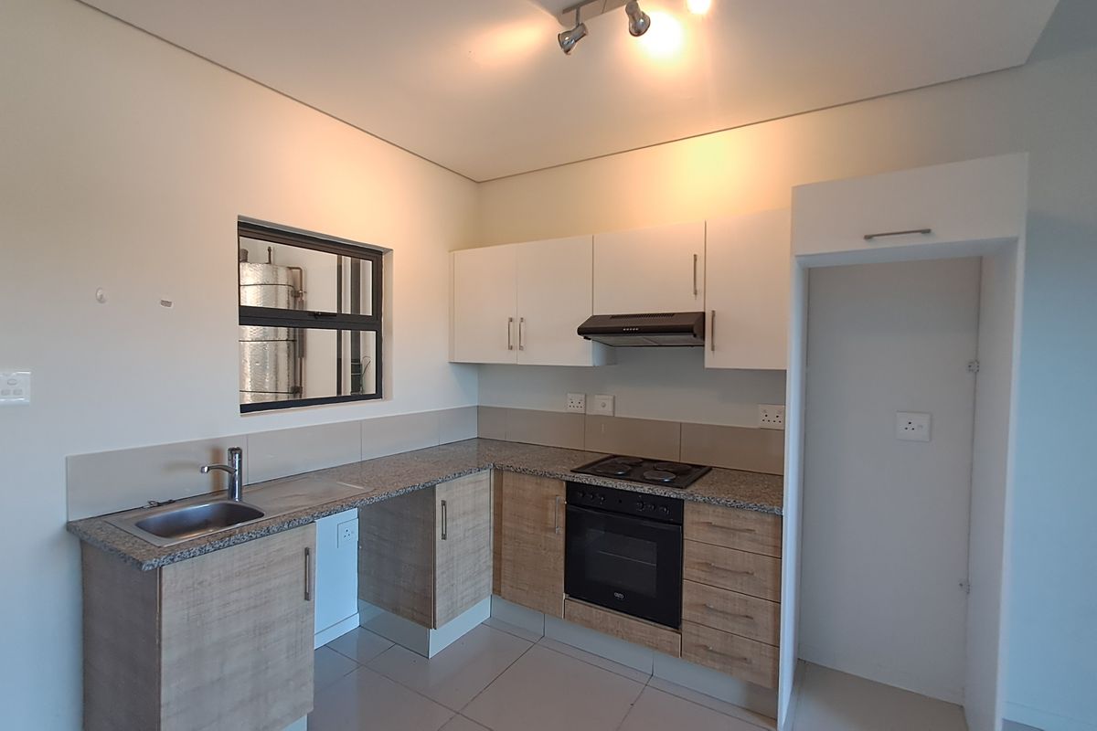 Modern 2 Bed | 2 Bath Apartment – Comfort Meets Convenience - Photo 2