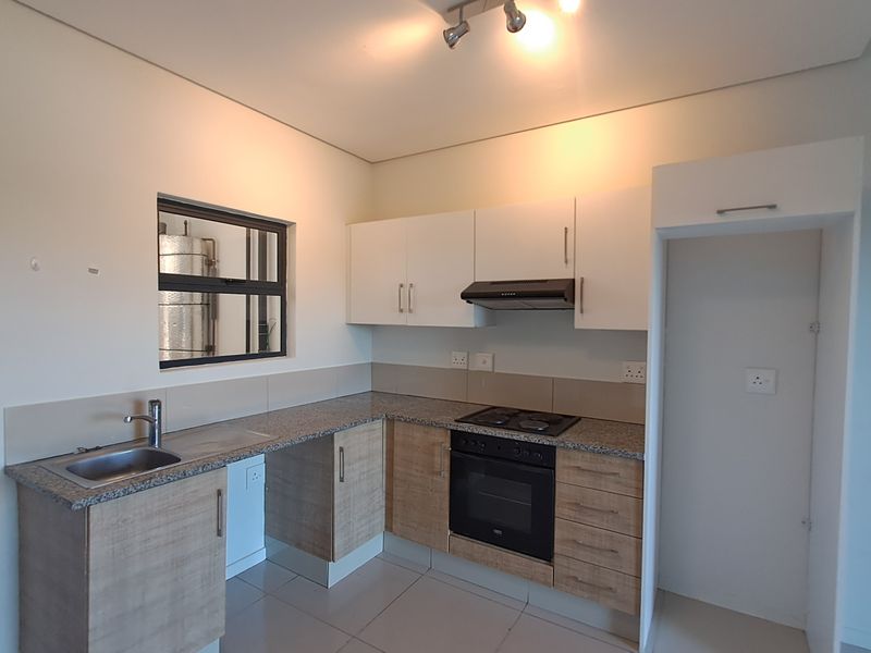 Modern 2 Bed | 2 Bath Apartment – Comfort Meets Convenience - Photo 2