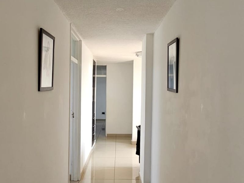 Spacious 3-Bedroom Apartment For Sale. - Photo 7