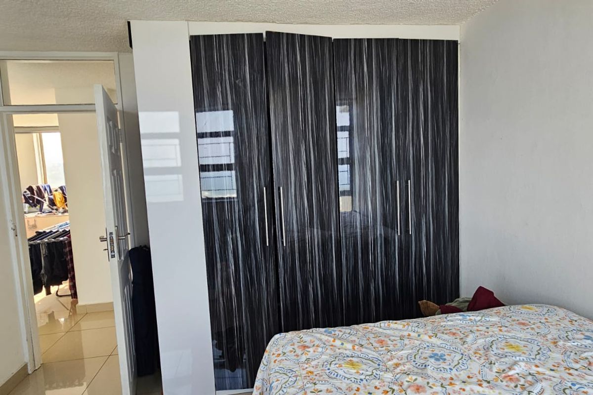 Spacious 3-Bedroom Apartment For Sale. - Photo 3