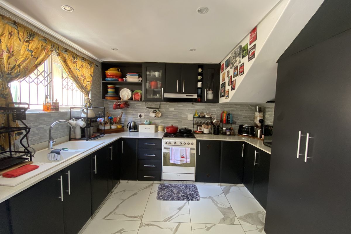 3 Bedroom Townhouse For Sale In Sherwood - Photo 2