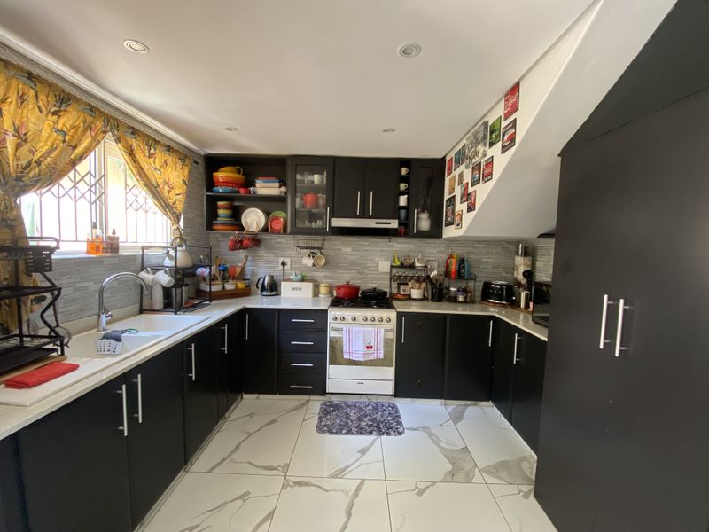 3 Bedroom Townhouse For Sale In Sherwood - Photo 2