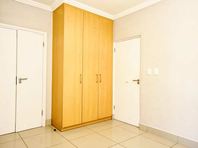 Modern One Bedroom Unit - Photo 6