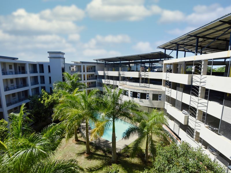 Spacious two bedroom unit - Photo 4