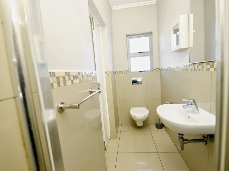 Spacious two bedroom unit - Photo 10