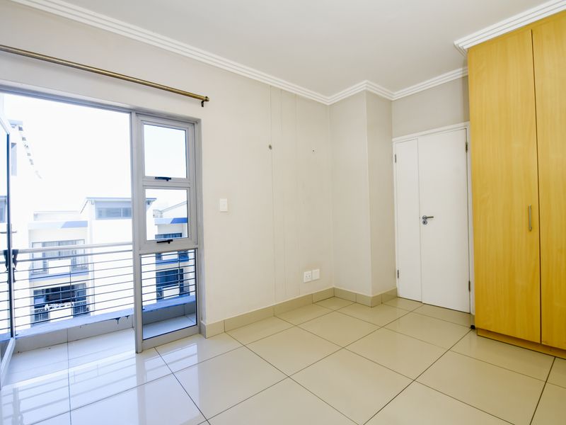 Spacious two bedroom unit - Photo 8