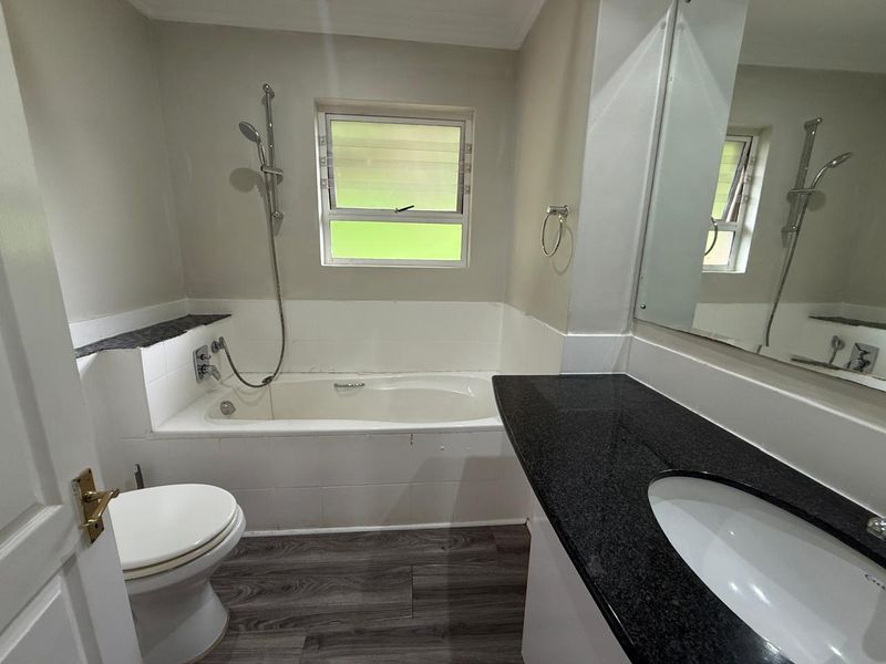 3 Bedroom 2.5 Bath Townhouse in La Lucia - Photo 8