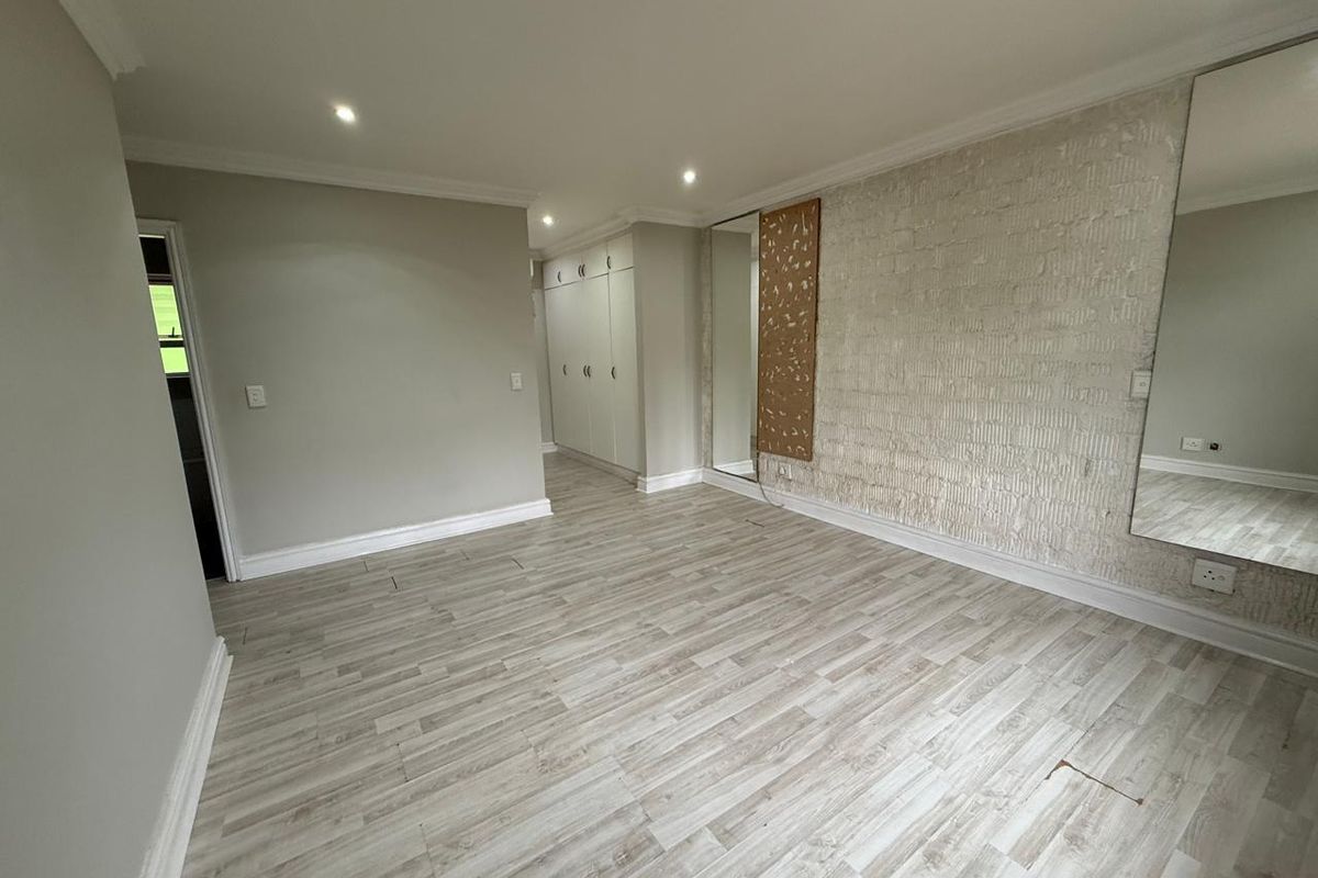 3 Bedroom 2.5 Bath Townhouse in La Lucia - Photo 4