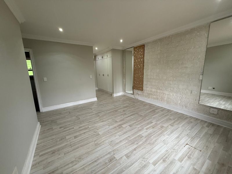 3 Bedroom 2.5 Bath Townhouse in La Lucia - Photo 4