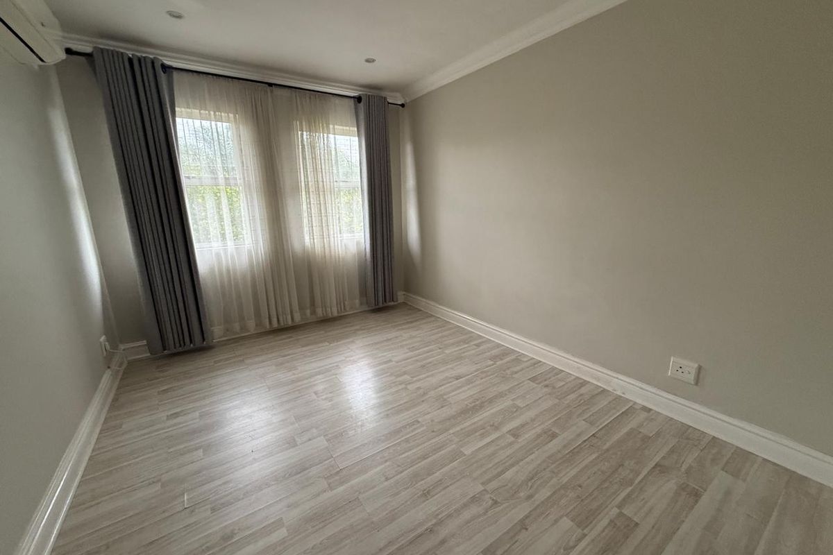 3 Bedroom 2.5 Bath Townhouse in La Lucia - Photo 5