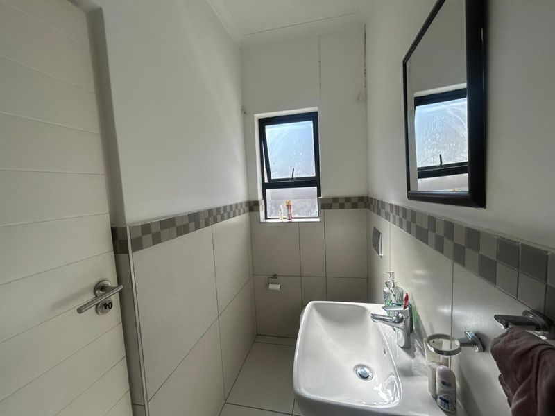 Modern two bedroom Apartment - Photo 10