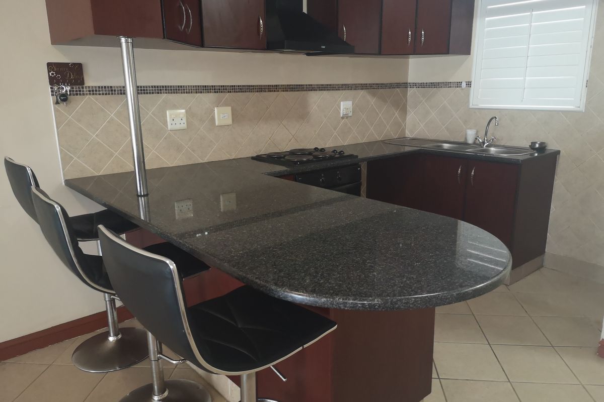 Prime  Property Presents A Stunning Two Bedroom Apartment Situated In Umhlanga Ridge - Photo 2