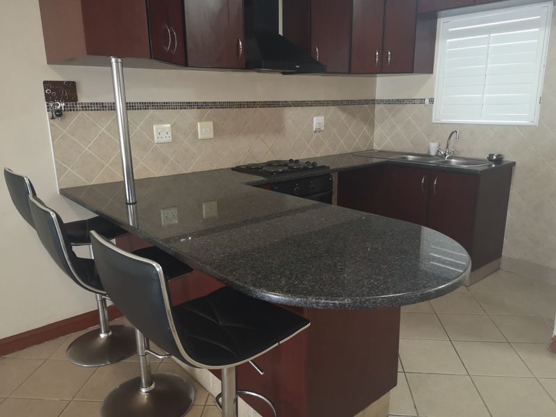 Prime  Property Presents A Stunning Two Bedroom Apartment Situated In Umhlanga Ridge - Photo 2