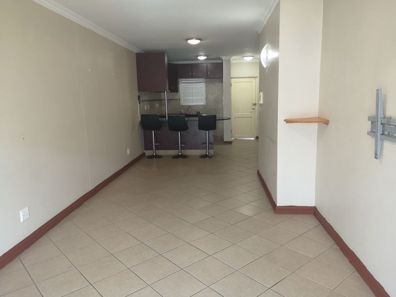 Prime  Property Presents A Stunning Two Bedroom Apartment Situated In Umhlanga Ridge - Photo 3