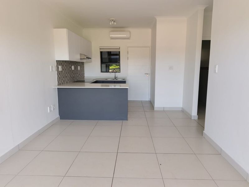 Stylish 2 Bedroom, 2 Bathroom Apartment - Photo 3