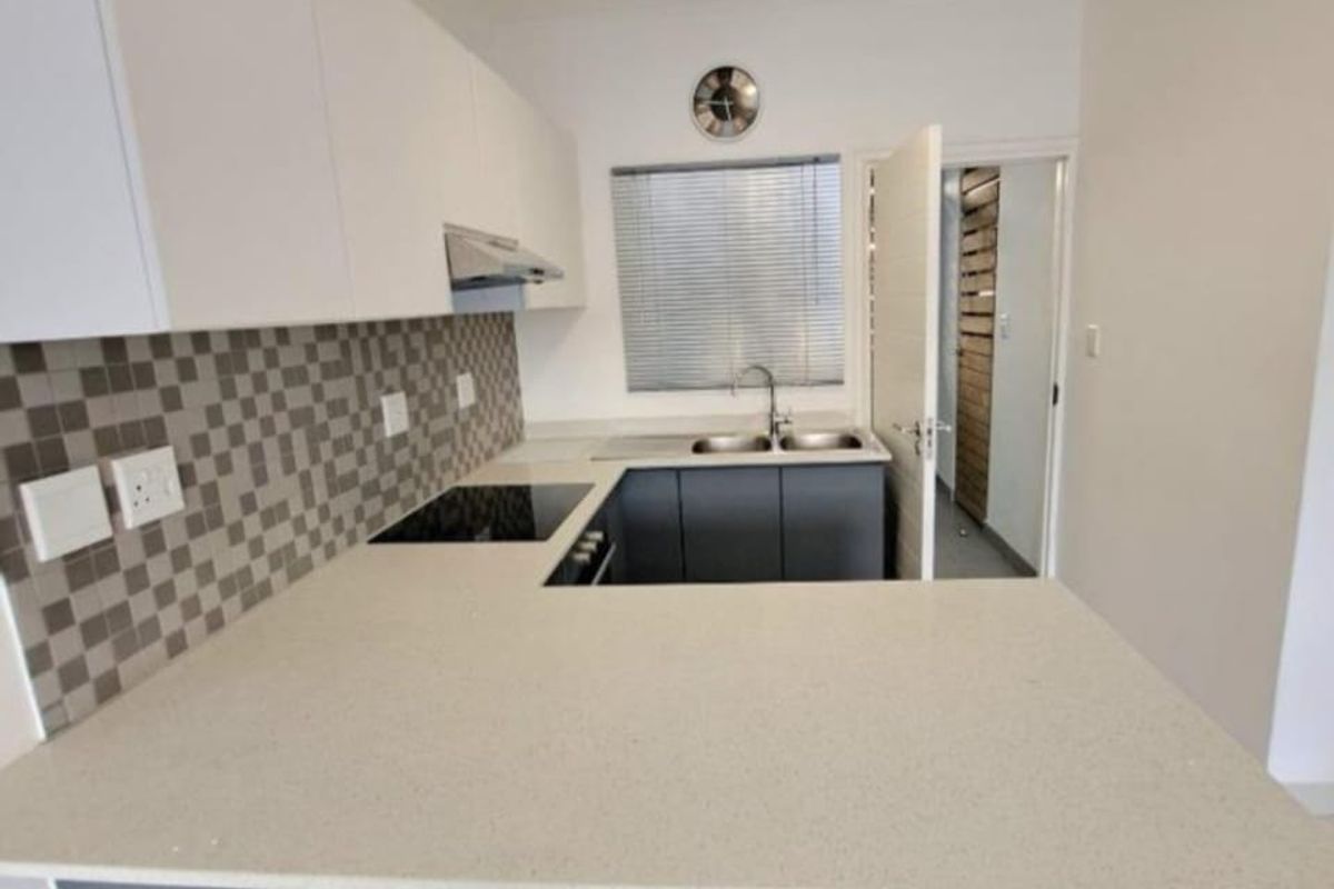 Stylish 2 Bedroom, 2 Bathroom Apartment - Photo 4