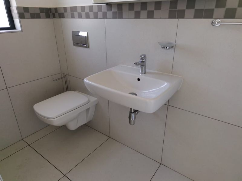 Stylish 2 Bedroom, 2 Bathroom Apartment - Photo 10