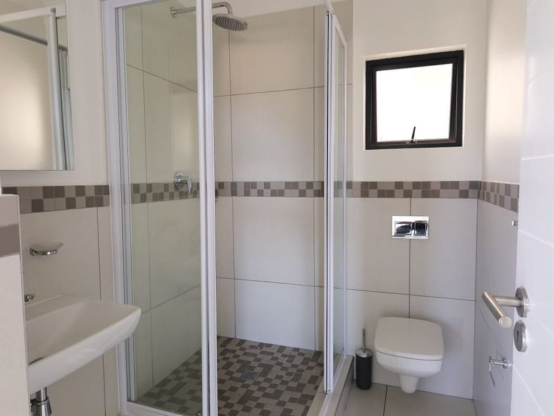 Stylish 2 Bedroom, 2 Bathroom Apartment - Photo 9