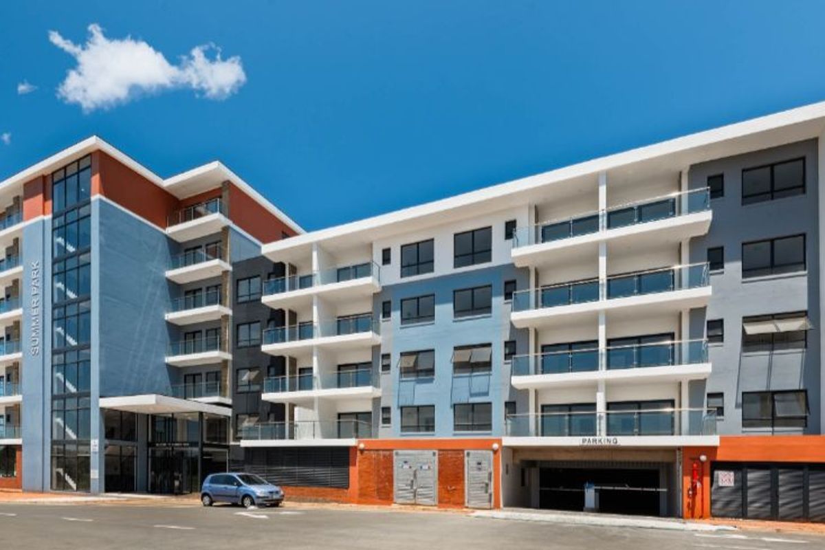 Stylish 2 Bedroom, 2 Bathroom Apartment - Photo 2