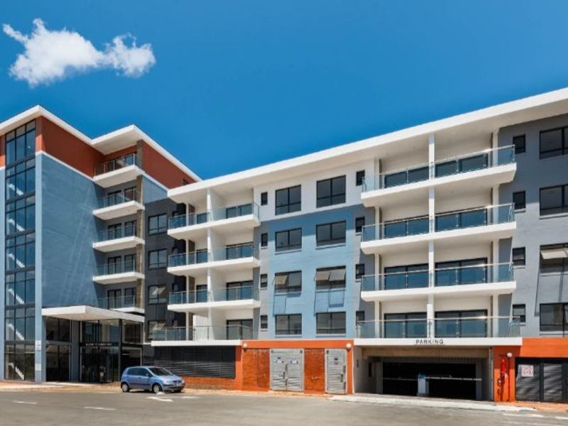 Stylish 2 Bedroom, 2 Bathroom Apartment - Photo 2