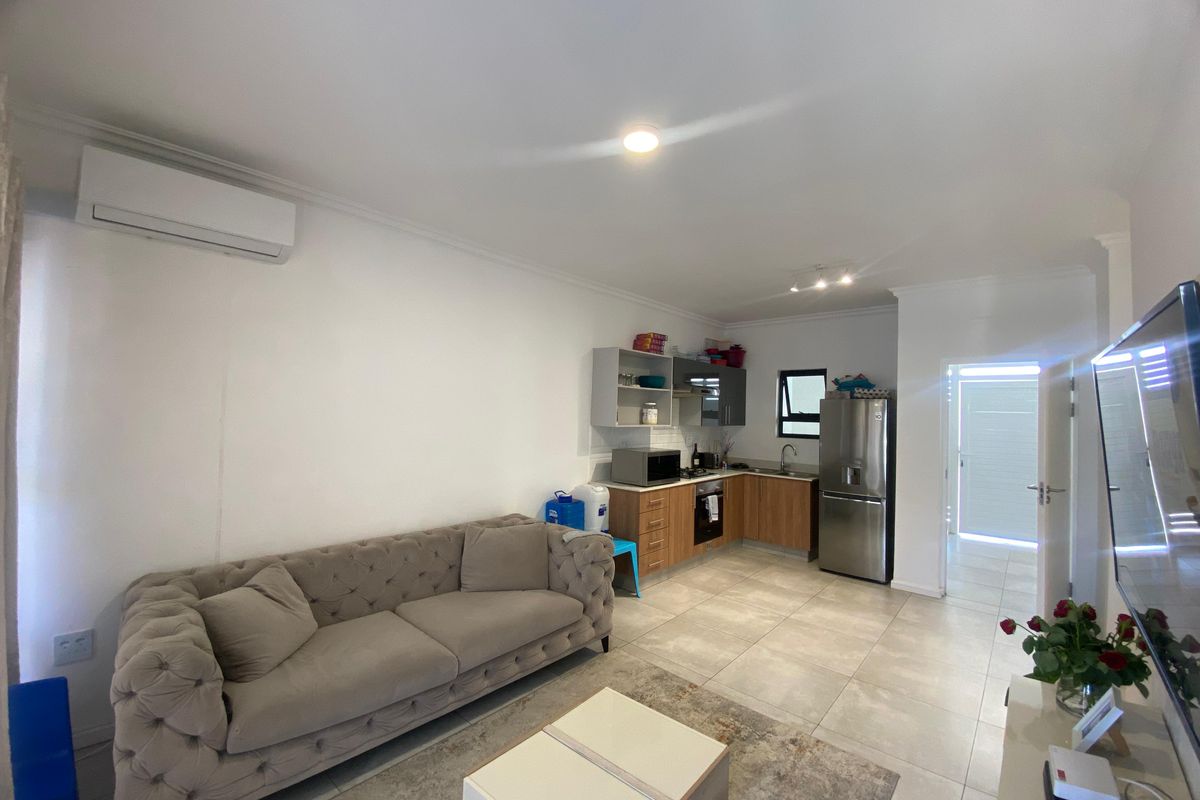 Modern two bedroom Apartment - Photo 5