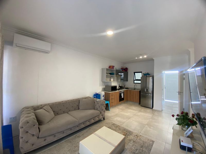 Modern two bedroom Apartment - Photo 5