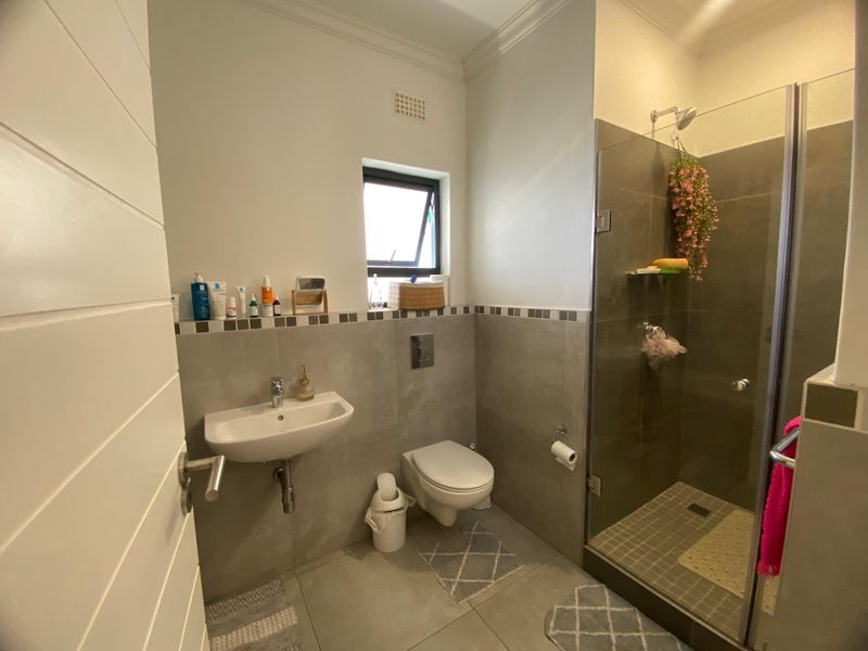 Modern two bedroom Apartment - Photo 8