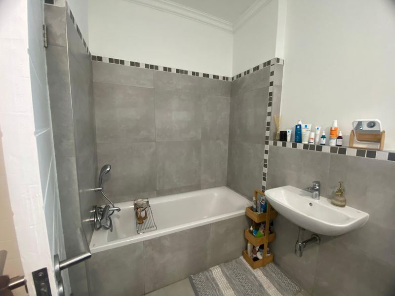 Modern two bedroom Apartment - Photo 7