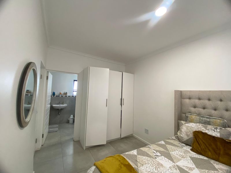 Modern two bedroom Apartment - Photo 6