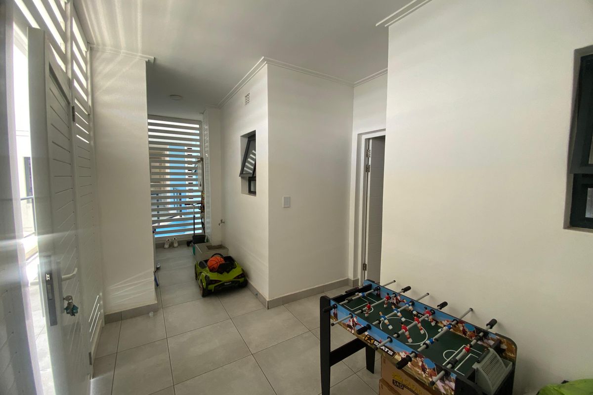 Modern two bedroom Apartment - Photo 3