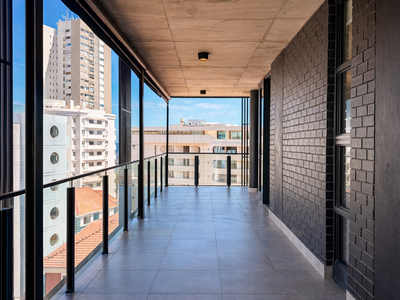 Atlantic-Facing Corner Residence in Sea Point. - Photo 6