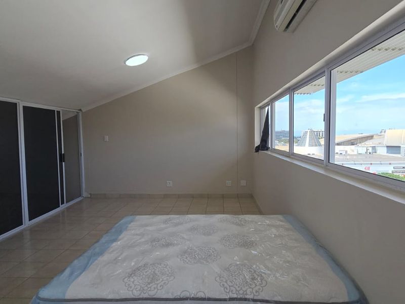 Three Bedroom to let - Photo 6