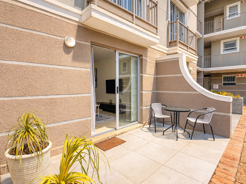 Super Neat Ground Floor ApartmentJust Steps away from Kloof Street. - Photo 4